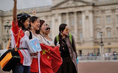 Du khách Trung Quốc trong một chuyến du lịch nước ngoài.