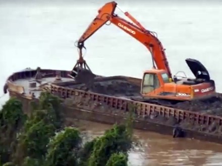Chính phủ chỉ đạo điều tra vụ xả chất thải trên sông Hồng
