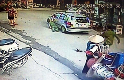Hà Nội: Bắt tạm giam lái xe taxi kéo lê công an