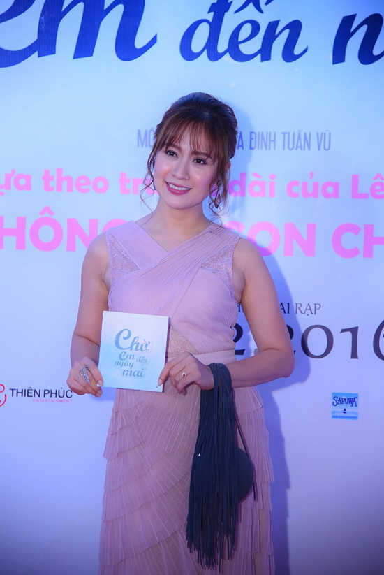 Chia sẻ cùng các khán giả tại buổi công chiếu, nhà sản xuất Lê Thị Thanh Thuý bày tỏ niềm vui sự xúc động bởi sau rất nhiều nỗ lực của cả ekip, bộ phim 