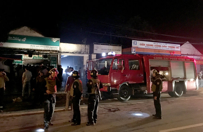 ​Cháy tiệm sửa xe gần cây xăng, hơn 100 hộ dân mất điện 