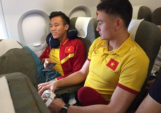 Tuyển Việt Nam hoảng hồn khi máy bay chao đảo trên đường tới Indonesia