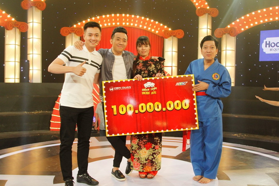 Như vậy, Phan Thị Hiên là thí sinh đầu tiên nhận được giải thưởng cao nhất 100 triệu ở Thách Thức Danh Hài mùa 3 và sẽ giành được tấm vé có mặt trong đêm Gala của chương trình để tranh tài cùng với các thí sinh xuất sắc khác.