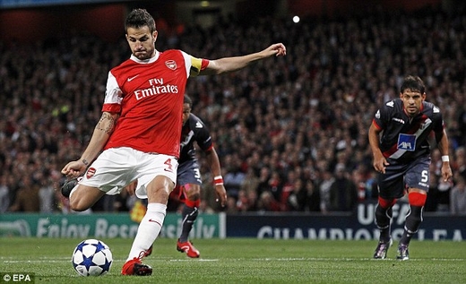 Arsenal gây sốc tuyển mộ &quot;kẻ phản bội&quot; Fabregas!