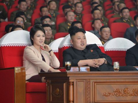 Phu nhân xinh đẹp của Kim Jong Un bất ngờ xuất hiện