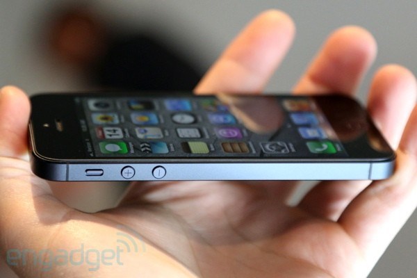Chính thức ra mắt toàn cầu vào ngày 12/9/2012, iPhone 5 được trang bị màn hình rộng 4 inch thay vì 3.5 inch như các phiên bản cũ. Ảnh: Engadget.