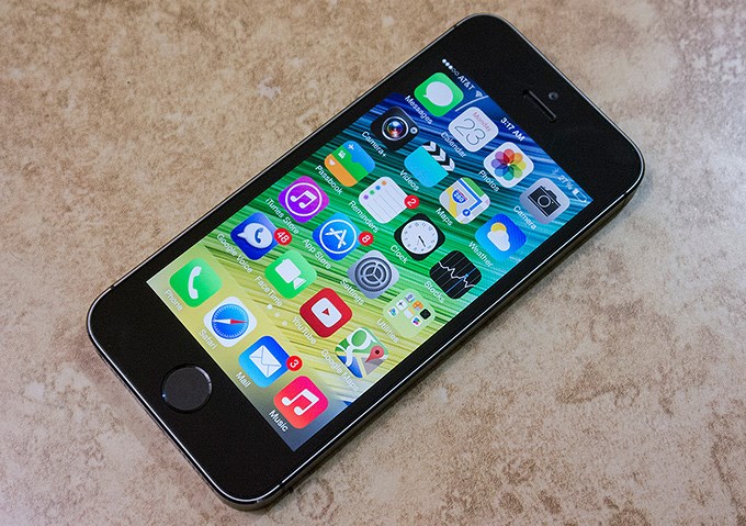 Ngày 10/9/2013, Apple chính thức giới thiệu hai dòng sản phẩm mới của iPhone là iPhone 5S và 5C. iPhone 5S giữ nguyên thiết kế của iPhone 5 nhưng được tích hợp bảo mật vân tay. Ảnh: Phonearena.