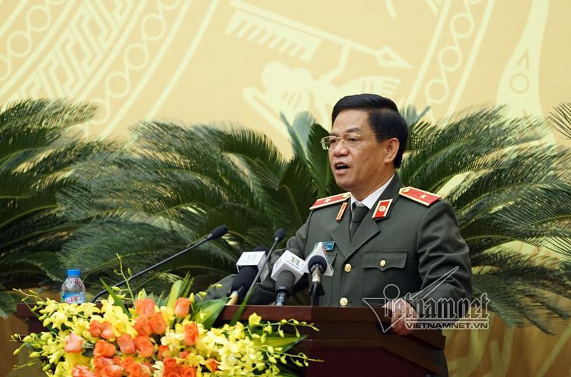 Thiếu tướng Đoàn Duy Khương trả lời chất vấn Hội đồng nhân dân
