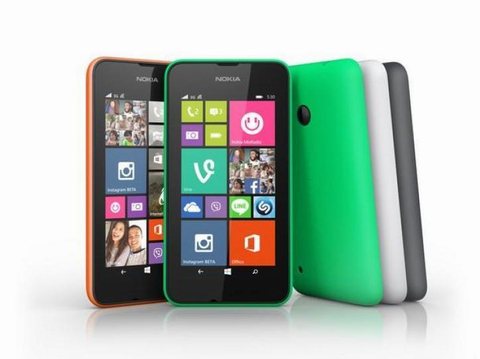 9. Microsoft Lumia 530 (2 SIM). Với Nokia Lumia 530 chạy Windows Phone 8.1, Microsoft cung cấp cho người dùng một mô hình điện thoại thông minh 3G thoải mái để sử dụng. Mặt yếu của điện thoại này là màn hình chất lượng không tốt và tuổi thọ pin kém. Điều an ủi là 530 được trang bị hai SIM, người dùng có thể dùng một SIM dành cho hoạt động cá nhân và SIM khác dành cho công việc.  Điểm : 3,54/10. Giá: Khoảng 2,3 triệu đồng.