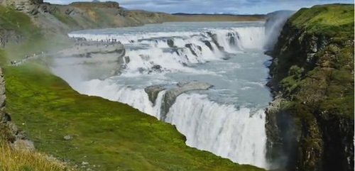  Gullfoss là ngọn thác đẹp và hùng vĩ nhất của Iceland.