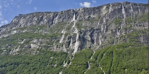  Vinnufossen thực sự là một kiệt tác của Châu Âu. Đây là ngọn thác cao nhất lục địa này.