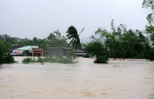 Mưa lớn gió mạnh gây ngập lụt khắp huyện Hoài Nhơn, Bình Định
