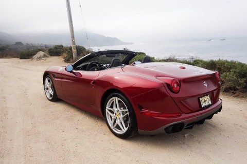 Siêu xe thiết thực: Ferrari California T. Xe sử dụng động cơ 3,8 lít V8 tăng áp có công suất 552 mã lực tại vòng tua máy 7.500 vòng/phút và mô-men xoắn cực đại 755 Nm tại 4.750 vòng/phút.. 