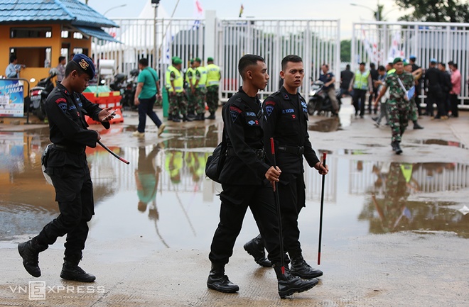 Để bảo vệ cho trận đấu này, Indonesia huy động 3.000 cảnh sát với nhiều lực lượng tinh nhuệ.
