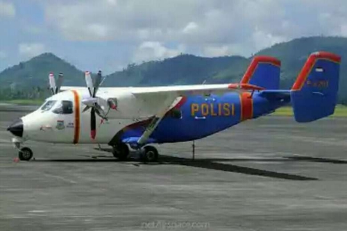 Máy bay Indonesia chở 15 người nghi rơi xuống biển