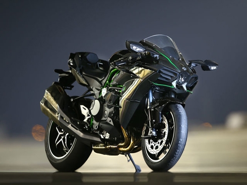 4. Kawasaki Ninja H2 sở hữu công suất 210 mã lực.