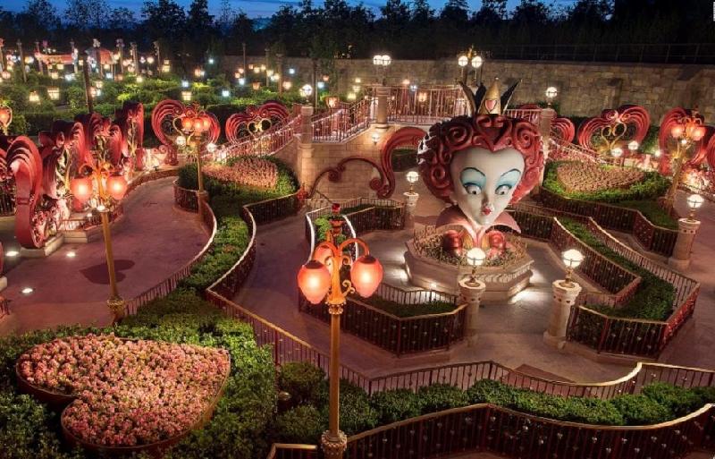 Disneyland là công viên giải trí được xây dựng đầu tiên ở California (Mỹ), thu hút hàng chục triệu lượt khách mỗi năm. Không chỉ có ở Mỹ, Disneyland còn được xây dựng ở các quốc gia như Trung Quốc, Pháp, Nhật Bản. Ảnh: 