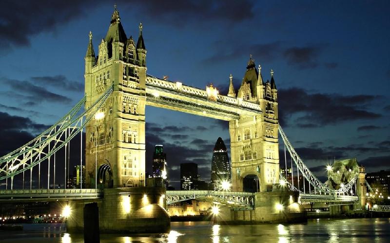 Cầu Tháp (Tower Bridge) là cây cầu bắc qua sông Thames, có thể mở ra cho tàu thuyền lớn đi qua. Đây là công trình mang tính biểu tượng ở London, Anh. Ảnh: 