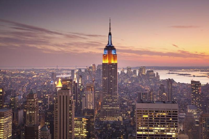 Nằm ở giao điểm của hai đại lộ số 5 và số 34 ở New York, Empire State Building có 102 tầng, từng được coi là tòa nhà cao nhất thế giới cho đến năm 1972. Du khách đến đây thường lên các tầng cao để quan sát và ngắm nhìn toàn cảnh thành phố New York. Ảnh: