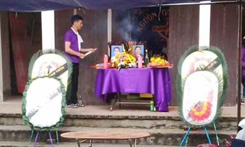 Gia đình tổ chức tang lễ cho hai cha con ông Vũ Văn Vĩnh ngày cuối năm - Ảnh: TPO