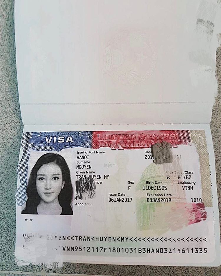 Á hậu Huyền My khoe Visa