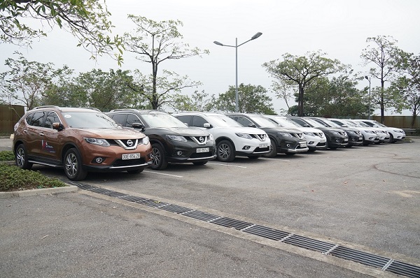 Dàn 40 xe Nissan X-Trail tưng bừng &quot;gặp mặt&quot; tại Hà Nội