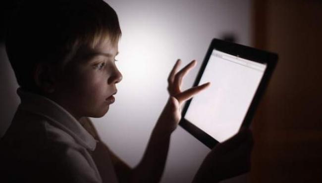Nghiên cứu mới: 1/5 trẻ mất ngủ vì mạng xã hội