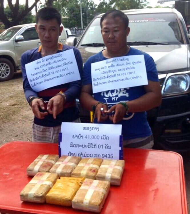 Bắt 2 người Lào mang hơn 40.000 viên ma túy vào Việt Nam