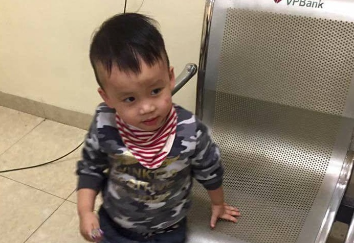 Công an Hà Nội giúp cháu bé 3 tuổi đi lạc tìm lại bố mẹ
