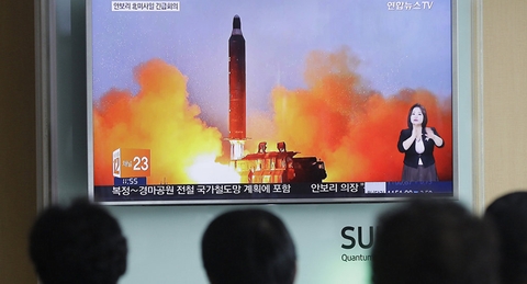 Triều Tiên phóng tên lửa &quot;chào đón&quot; Donald Trump?