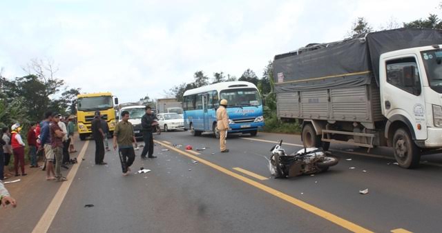 Xe UBND tỉnh Đắk Lắk gây tai nạn, hai cô giáo tử vong