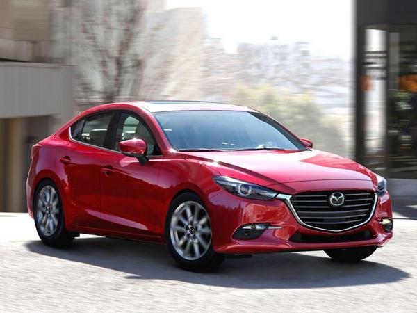 Mazda3- Với 837 xe bán ra thị trường trong tháng 2 vừa qua, Mazda3 đạt mức tăng trưởng 64% so với cùng kỳ năm 2016. Cộng dồn 2 tháng đầu năm 2017, doanh số Mazda3 đạt 2.168 xe, tăng 57% so với cùng kỳ năm ngoái.  Mazda3 được bán ra thị trường với 3 phiên bản khác nhau có giá bán từ 660 triệu- 784 triệu đồng. Tuy nhiên, khách hàng mua xe Mazda3 trong tháng 3/2017 tiếp tục được hưởng ưu đãi giảm giá với mức giảm cao nhất lên đến gần 40 triệu đồng.