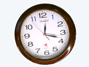 5. Đồng hồ - Vận đen. Theo phong thủy và tín ngưỡng Trung Quốc, tặng hoặc nhận đồng hồ vào ngày Tết sẽ đem lại đen đủi cho cả năm, bất kể là đồng hồ treo tường hay đồng hồ đeo tay. Bởi vì đồng hồ là biểu tượng của dòng chảy thời gian, thể hiện cho việc thời gian trôi nhanh, cho năm cùng tháng kiệt.