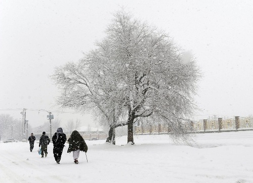 Gần 30 trẻ tử vong vì tuyết lạnh vây Afghanistan