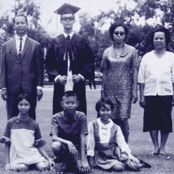 Tháng 4/1969, sau khi lấy bằng cử nhân về kinh tế của Đại học Kasetsart, Chaibul xuất gia và bắt đầu tu hành tại chùa Wat Paknam, mang pháp hiệu 
