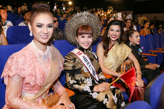 Hoa hậu Hằng Nguyễn bên hai nữ hoàng sắc đẹp Thái Lan