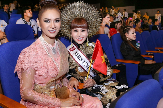 Hoa hậu Hằng Nguyễn và Hoa hậu quý bà thế giới Thái Lan