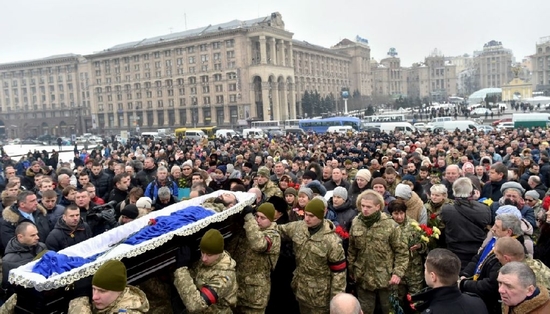 Đám tang một binh sĩ Ukraine thiệt mạng trong các cuộc đụng độ mới nhất giữa quân đội với lực lượng ly khai