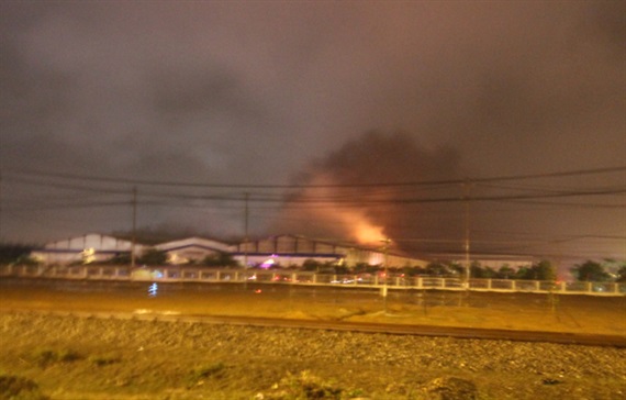 Cháy lớn thiêu rụi xưởng sản xuất xe bus của Trường Hải