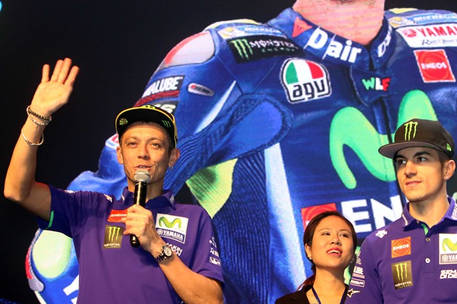 Huyền thoại đua xe mô tô Rossi sẽ thi đấu trên xe có quốc kỳ Việt Nam