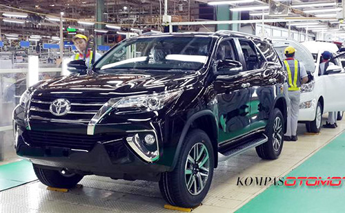 Toyota Fortuner được sản xuất tại Indonesia và đang được nhập khẩu nguyên chiếc về Việt Nam