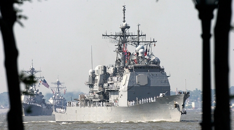 Tuần dương hạm &quot;khủng&quot; của Mỹ tiến sát vách Nga