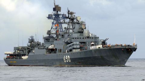 Một tàu chiến trong nhóm tàu sân bay tấn công của Nga 
