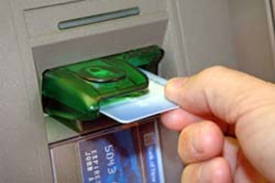 Bắt nhóm nghi phạm nước ngoài dùng thẻ ATM giả rút tiền