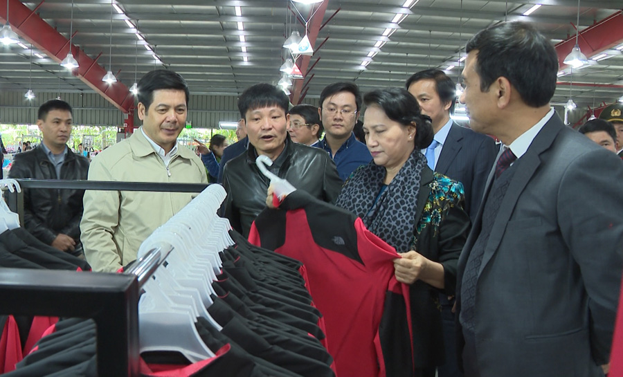 Chủ tịch Quốc hội Nguyễn Thị Kim Ngân thăm và làm việc với một số doanh nghiệp tỉnh Thái Bình