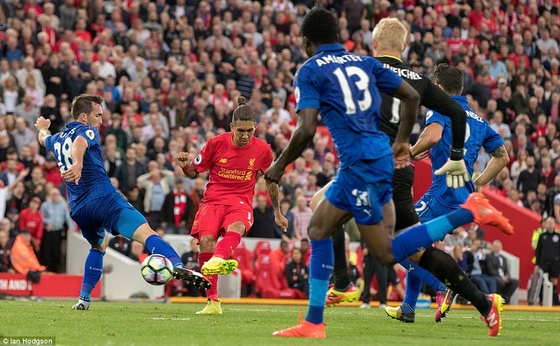 Firmino lập cú đúp bàn thắng cho Liverpool trong trận lượt đi với Leicester
