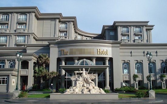 Chồng Hà Kiều Anh – ông chủ tập đoàn nổi tiếng trong lĩnh vực chính là kinh doanh bất động sản. Công ty của ông sở hữu nhiều công ty con, trong đó có: kinh doanh khách sạn và khu nghỉ dưỡng cao cấp…
