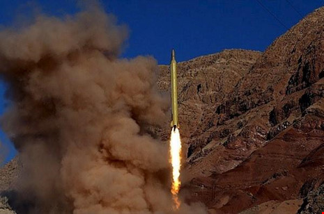 Iran phóng tên lửa đạn đạo ngày 9-3-2016. Ảnh: REUTERS