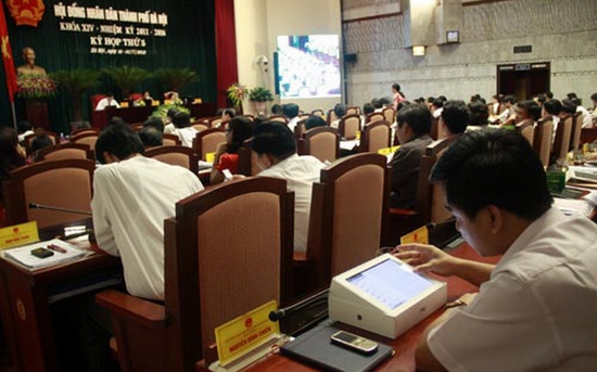 Hà Nội: Tất cả đại biểu dự họp phải đọc tài liệu bằng máy tính bảng