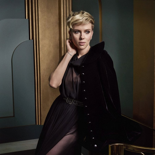 Scarlett Johansson từng là gương mặt trang bìa của tạp chí Vanity Fair hồi tháng 12/2011.